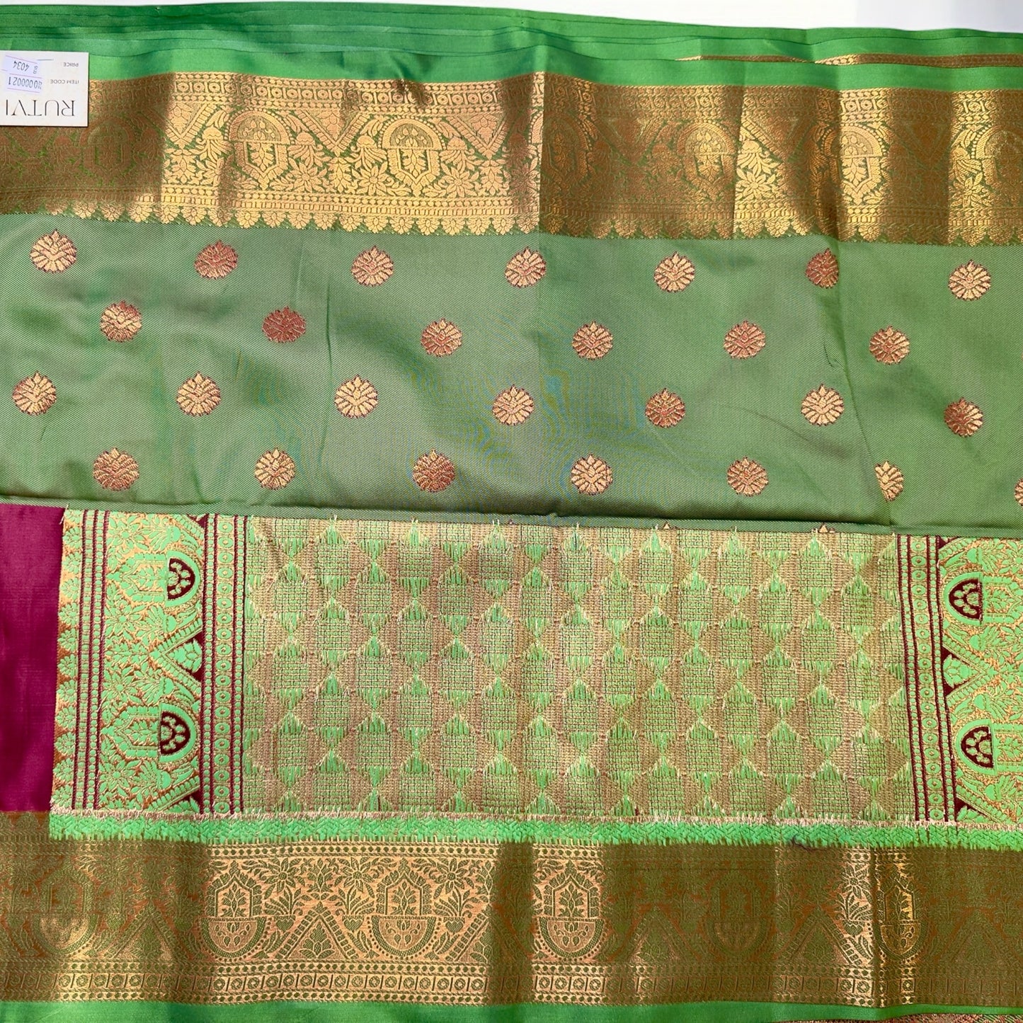 SOFT SILK SAREE – PURPLE WITH RHOMBUS DESIGN BUTTA AND GREEN MEDIUM GOLDEN BORDER