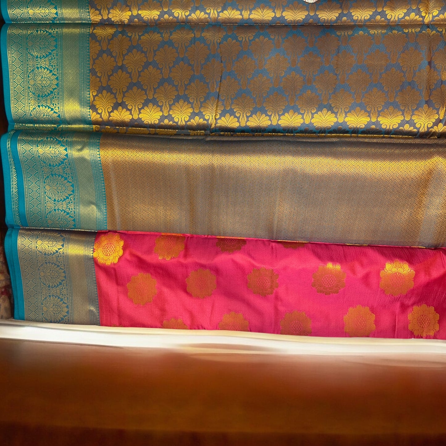 SILK SAREE – DARK PINK WITH FLOWER BUTTA AND GOLDEN GREEN BIG BORDER