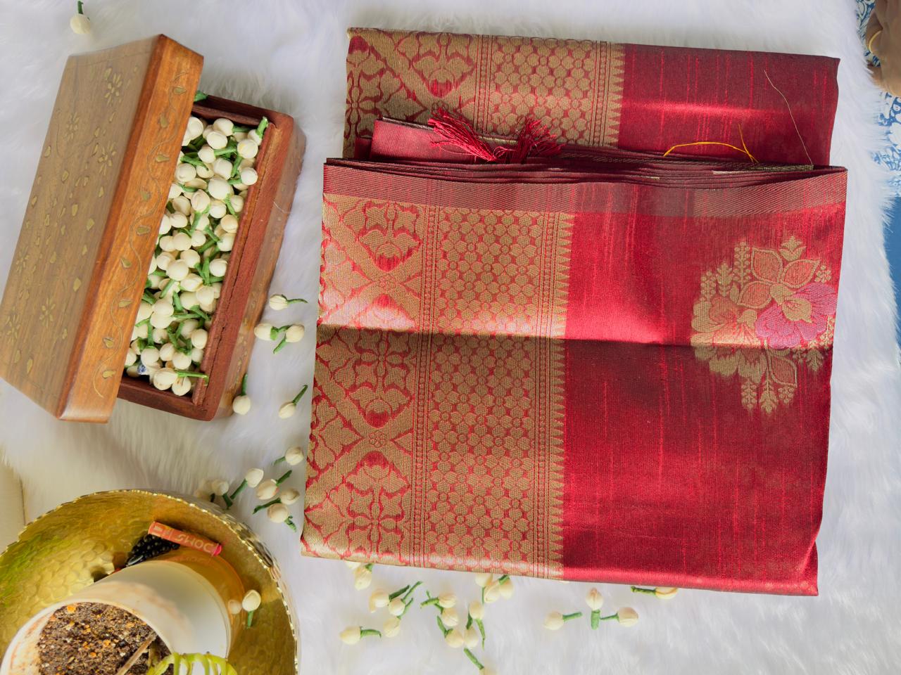 RED GOLDEN SHINE FLORAL CRACKLE COTTON SAREE WITHOUT BORDER