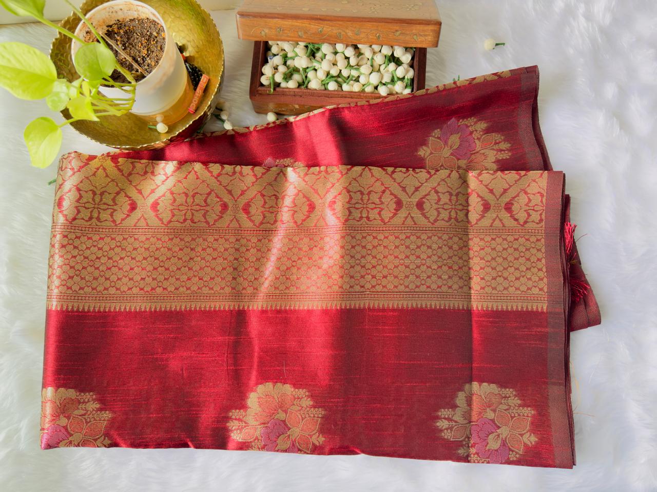 RED GOLDEN SHINE FLORAL CRACKLE COTTON SAREE WITHOUT BORDER