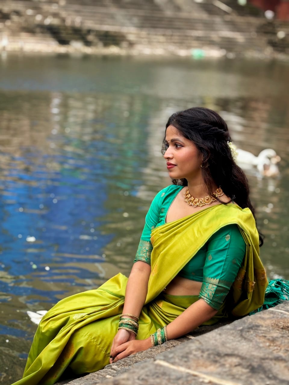 SOFT SILK SAREE – PARROT GREEN BODY WITH DARK GREEN PALLU (BORDERLESS DESIGN)